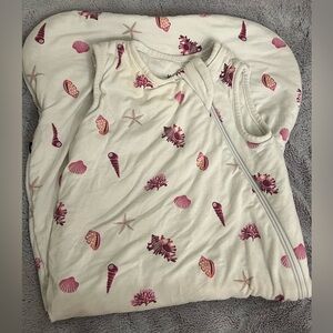 Kyte BABY Cream Sleepsack with Pink Seashell Print